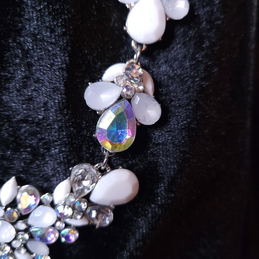 Festoon Style Rhinestone Necklace - Picture 4 of 7
